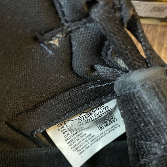 Like New AIR JORDAN 1 RETRO HIGH OG - Picture 8 of 10